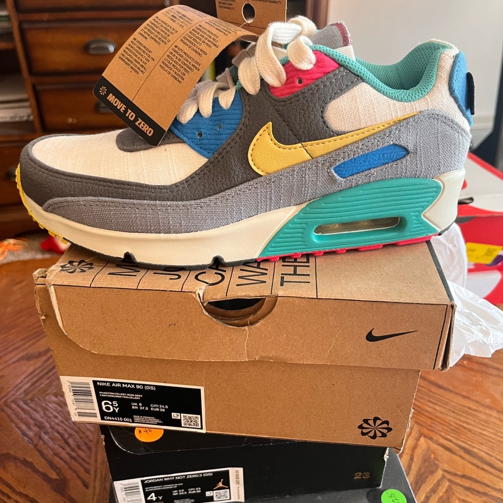 Nike Air Max 90 (GS) sz 6.5y DS